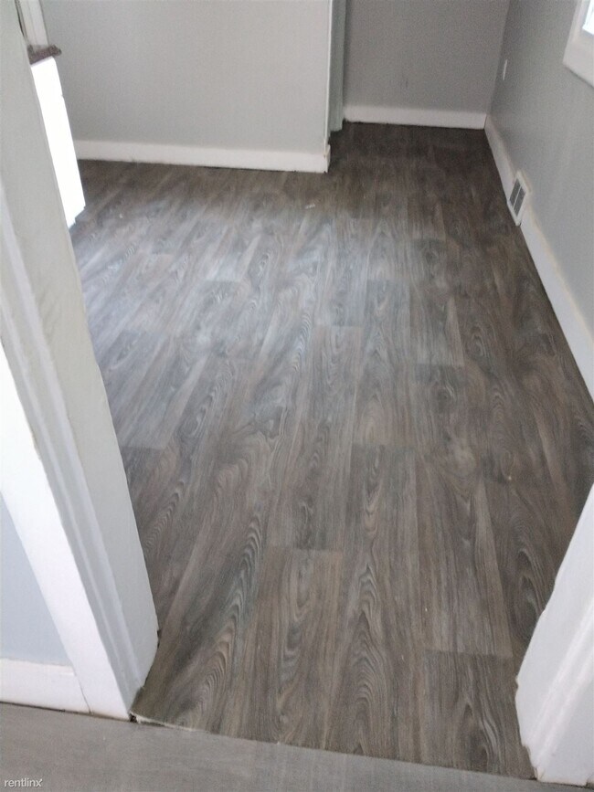 Foto del edificio - 1 br, 1 bath Triplex - 2033 West 98th Stre...