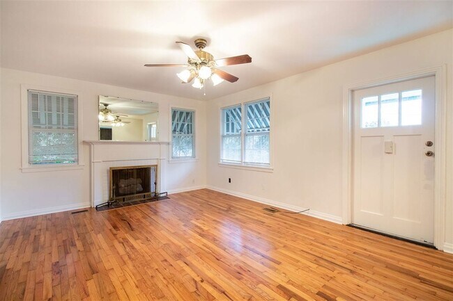 Photo - 710 Glenview Dr House