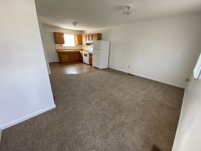 Building Photo - 2-Bedroom/1-Bathroom Duplex in Spencer
