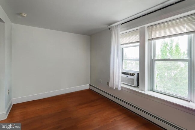Building Photo - 400 N 32nd St