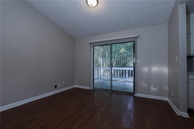 Foto del edificio - 7877 Taylor Cir