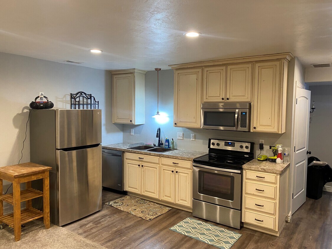 Foto principal - 5882 E Iona Rd
