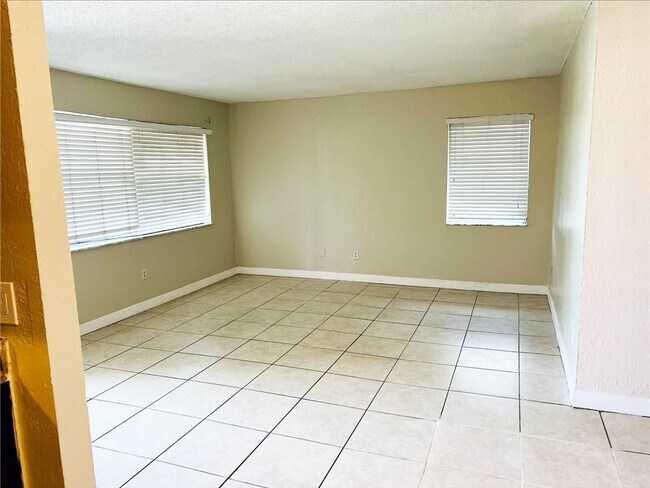 Foto del edificio - 400 NW 65th Ave