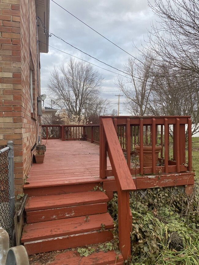 Shared back deck - 251 Argus Dr