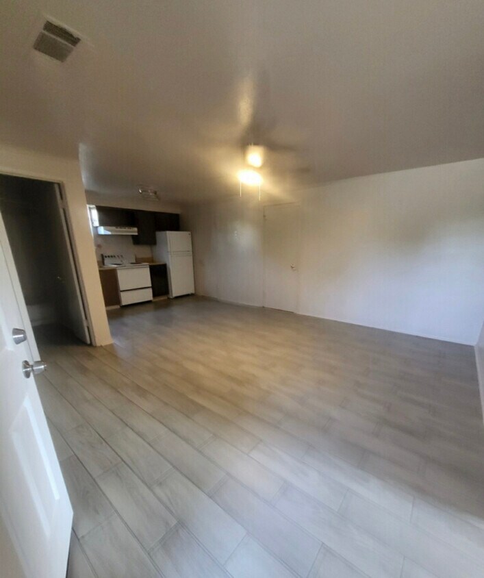 Building Photo - 396 Sycamore Loop