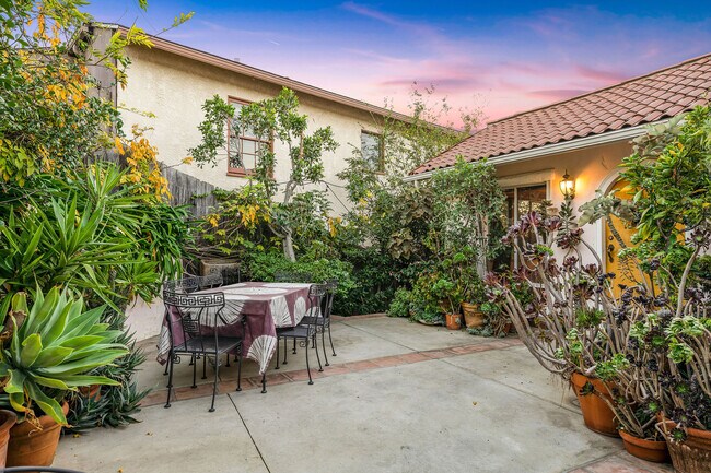 Building Photo - 2525 Verbena Dr