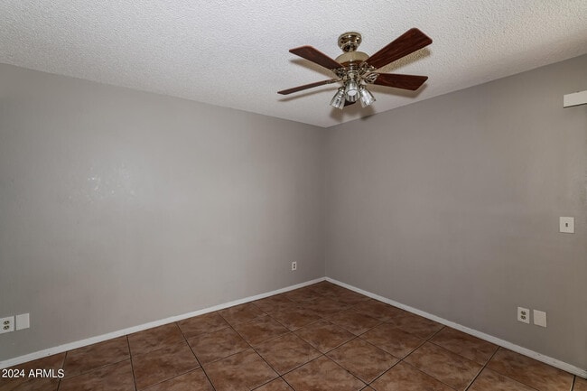 Building Photo - 1109 W Renee Dr