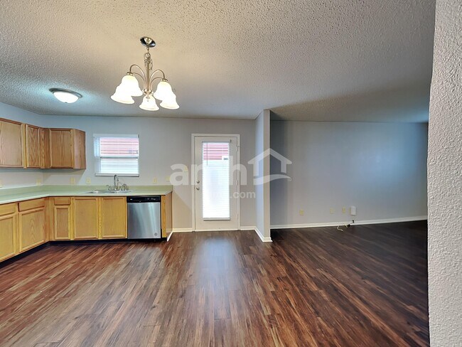 Foto del edificio - 12218 Maize Dr