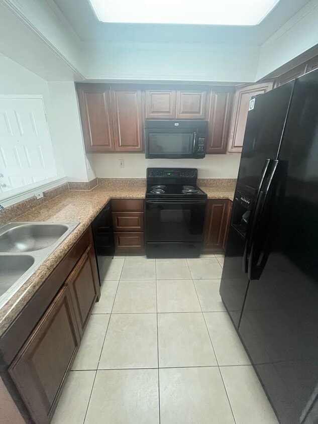 ONE BEDROOM ONE BATHROOM! WATERFRONT COMMU... - ONE BEDROOM ONE BATHROOM! WATERFRONT COMMU...