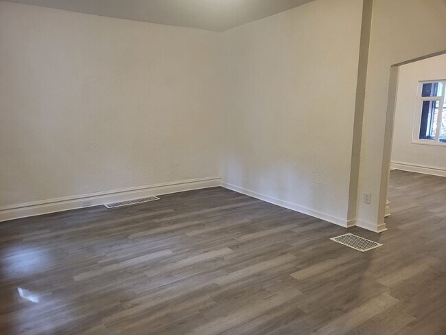 Foto del edificio - Newly renovated 2 bedroom in Hazelwood! Av...