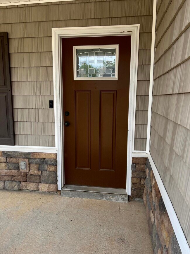 Building Photo - 489 Eisenhower Dr