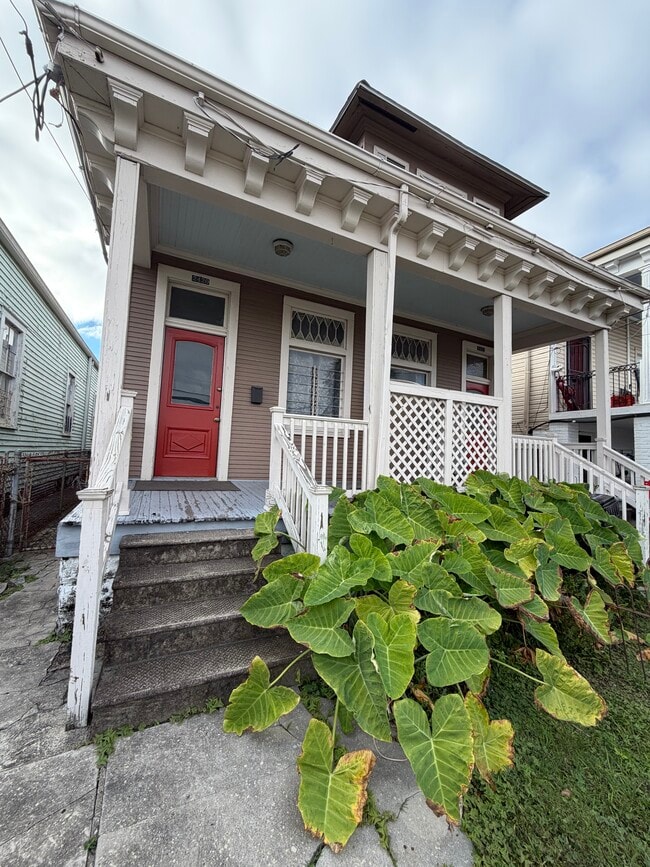 Building Photo - 2420 Jena St