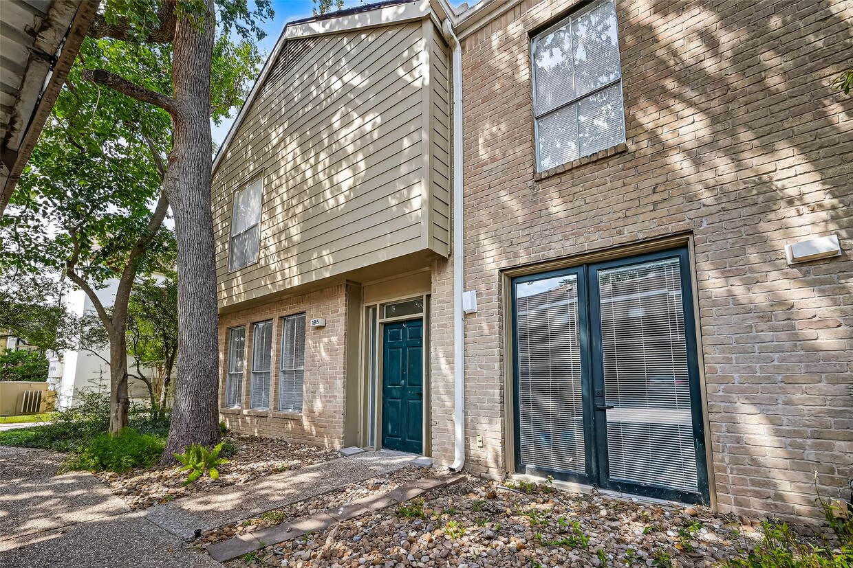 Primary Photo - 2100 Tanglewilde St