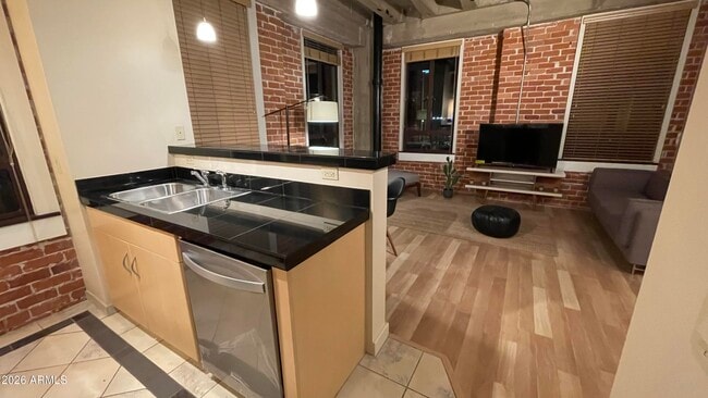 Building Photo - 114 W Adams St