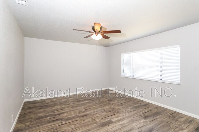 Foto del edificio - 1497 Claremont Dr