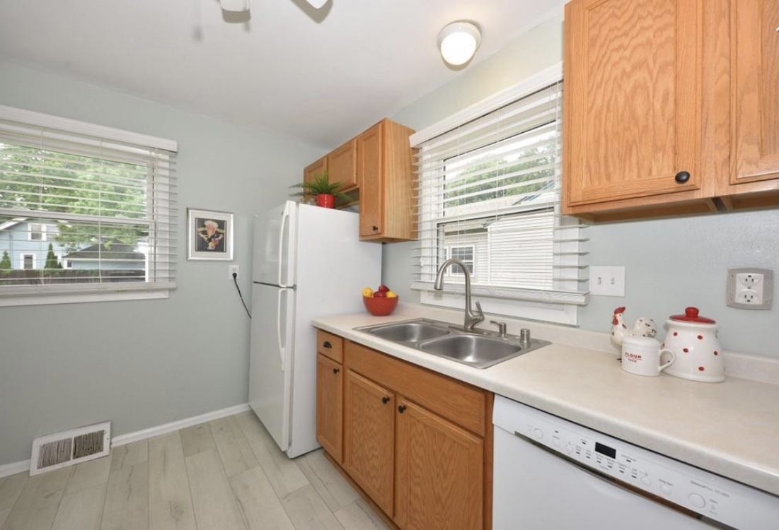 Primary Photo - 5934 N Lydell Ave