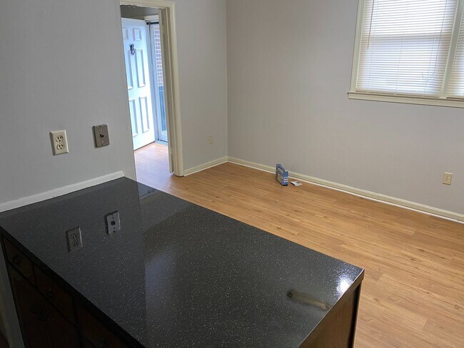 Building Photo - 1539 Presidential Dr