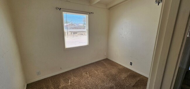 Building Photo - 424 N Alvord St