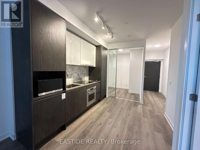 Photo du bâtiment - 180 Front St E