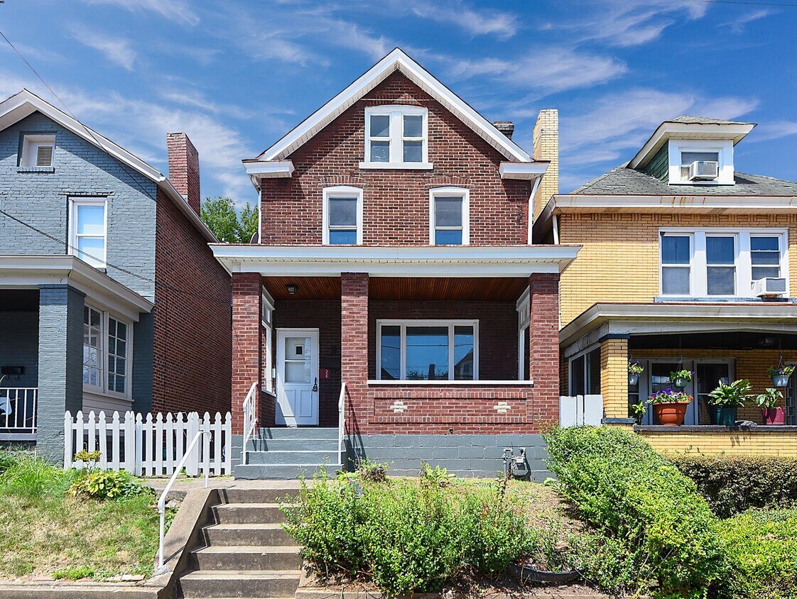 Primary Photo - Remodeled 2 bedroom with backyard