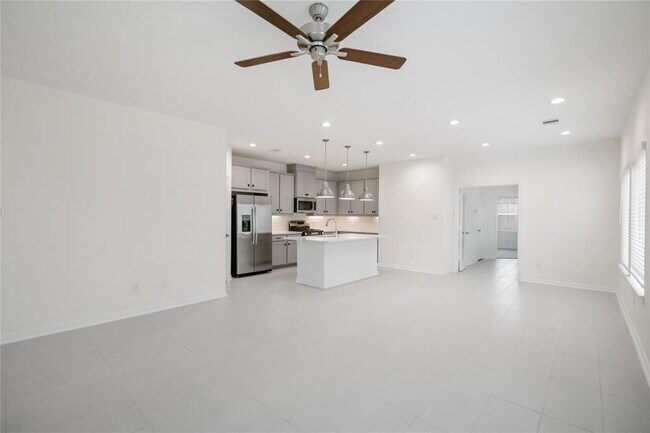 Foto del edificio - 623 Silver Pear Ct