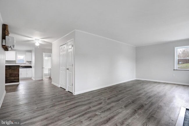 Building Photo - 205 S Princess St