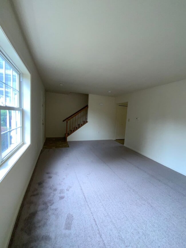 Building Photo - 204 Elmshire Dr