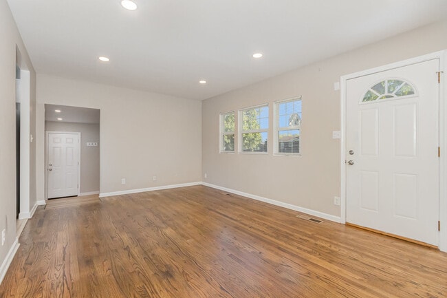 Building Photo - 15824 S Collins Dr