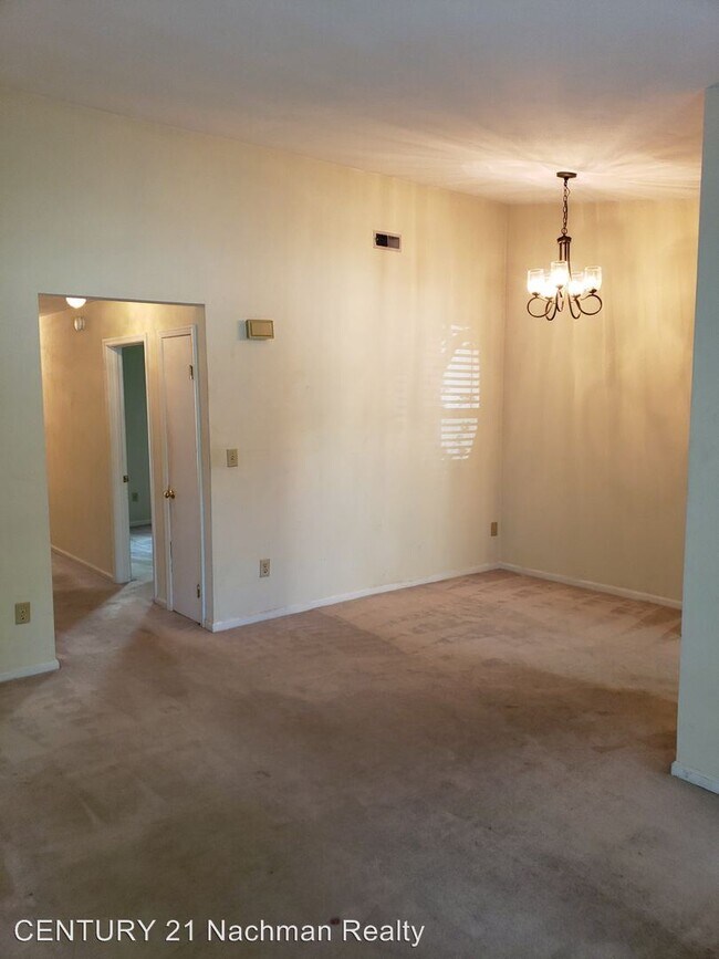 Building Photo - 2 br, 1 bath House - 5328 Tuttle Creek Road