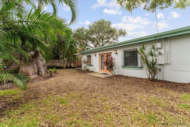 Foto del edificio - 1345 Bayshore Dr