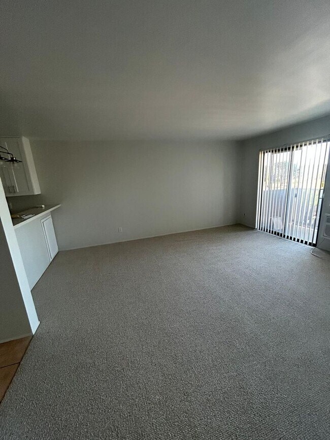 Foto del edificio - Spacious 1 bedroom Condo with Beautiful Views! Water, sewer, and trash included! Move In Ready! M...