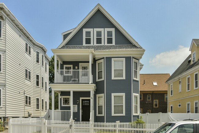 Building Photo - 70 Topliff St