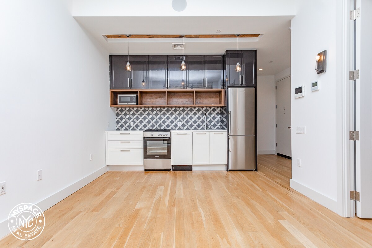 Primary Photo - 41-21 28th St