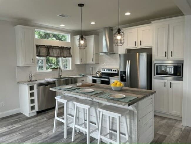 Building Photo - 433 Union St