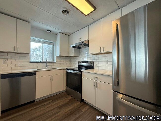 Building Photo - 55 Hill Rd