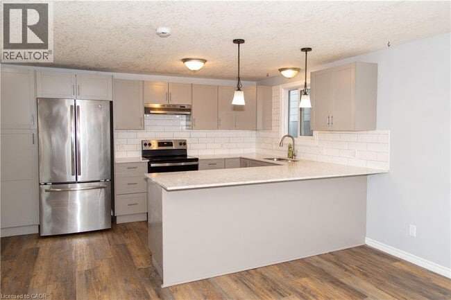 Photo du bâtiment - 99 Broken Oak Crescent