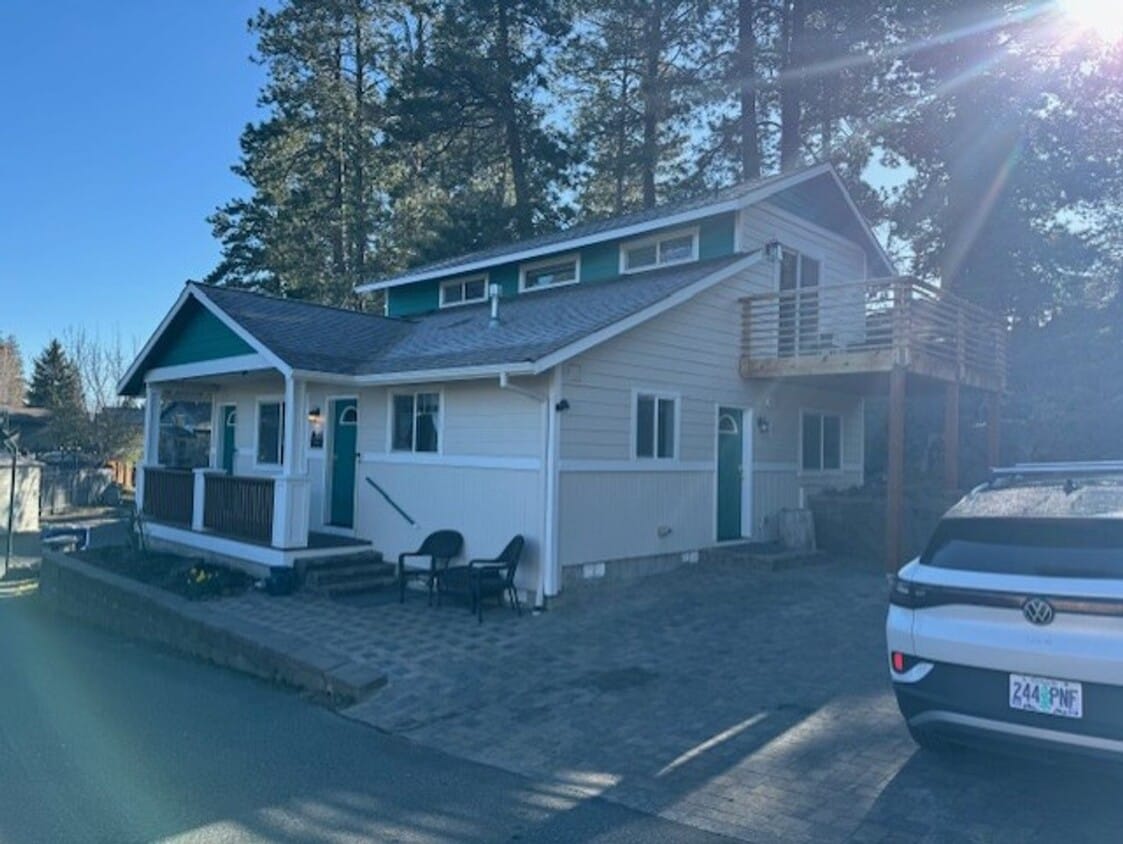 1242 SW Silver Lake Blvd Unit 1, Bend, OR 97702 Room for Rent in Bend