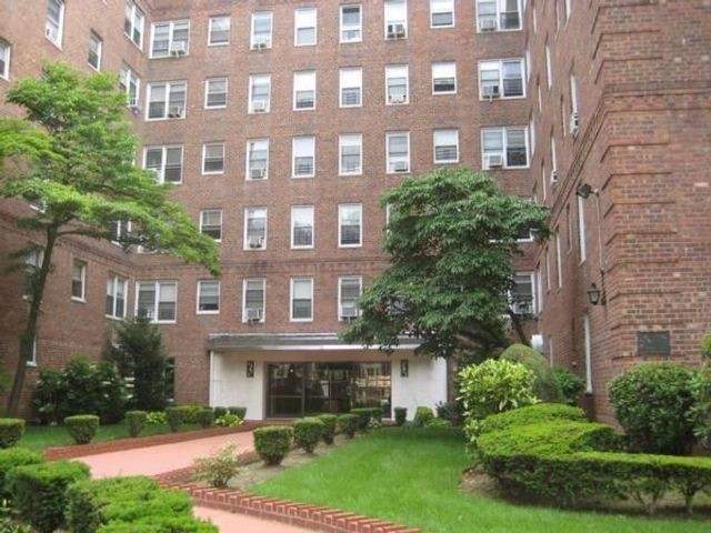 Primary Photo - 86-75 Midland Pkwy