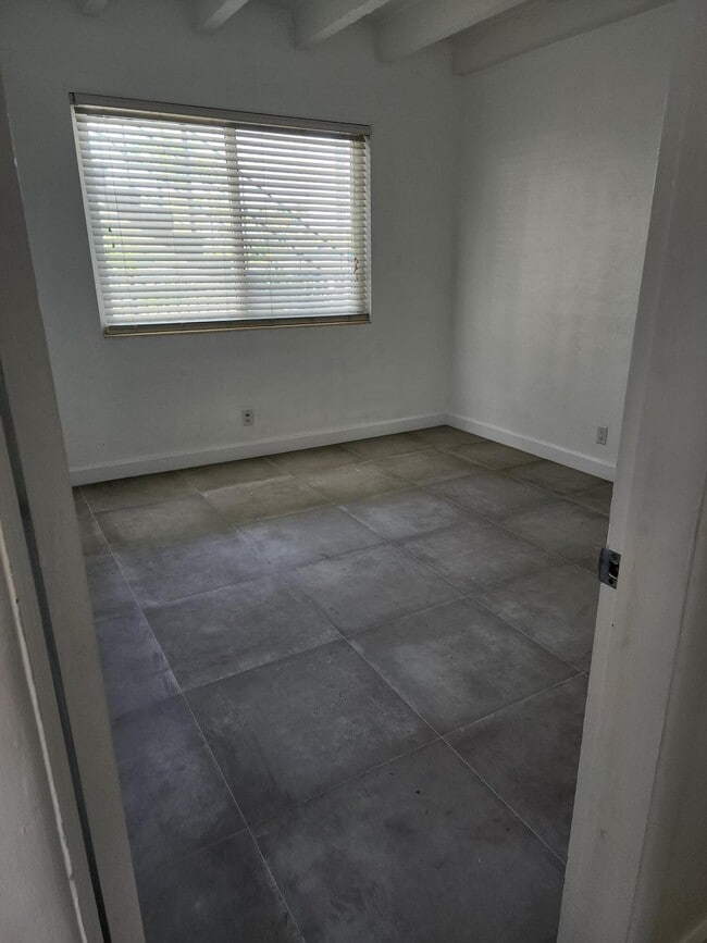 Building Photo - 100 Cascade Ln