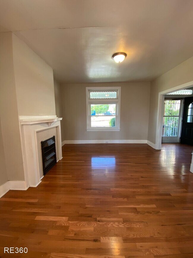Building Photo - 3 br, 1 bath House - 111 Harwood Mt Washin...