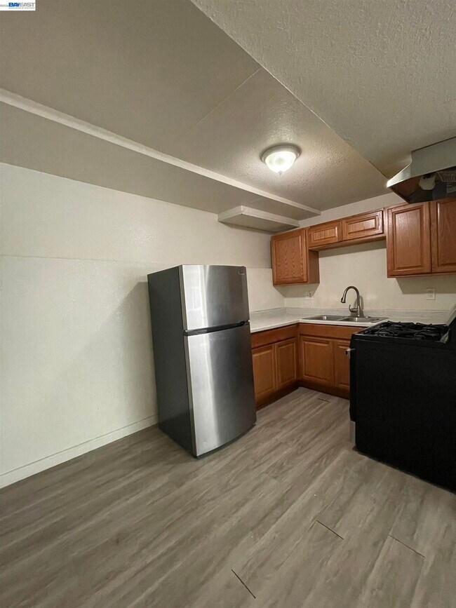 Foto del edificio - 2424 E 24th St