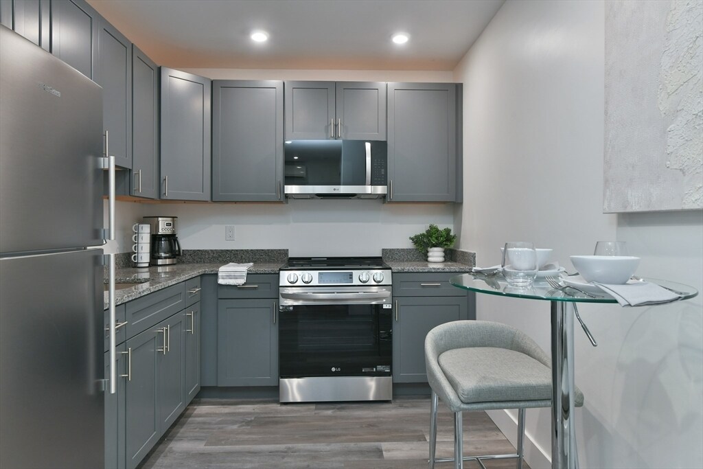 Foto principal - 585 Essex St