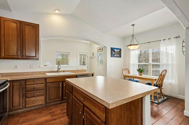 Foto del edificio - 5014 Brookfield Dr