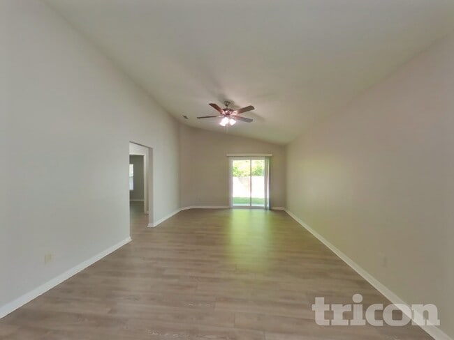 Building Photo - 1313 Independence Dr