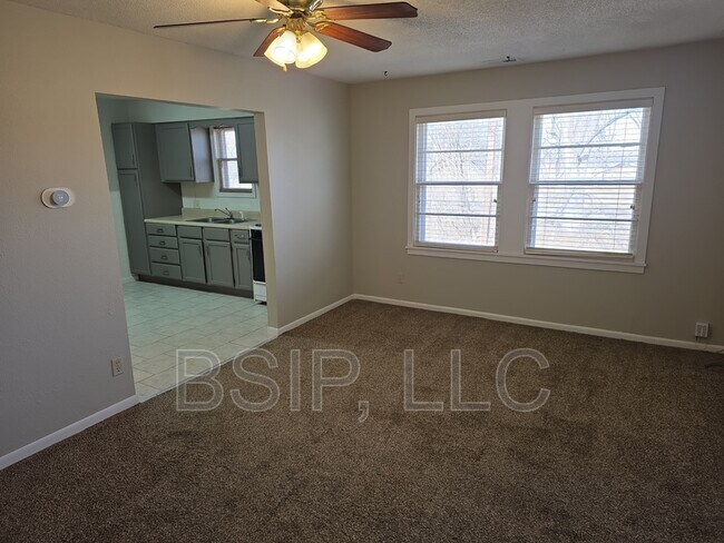 Foto del edificio - 1141 NE Chester Ave