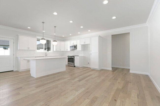 Building Photo - Newer 4 Bedroom Home in West Valley