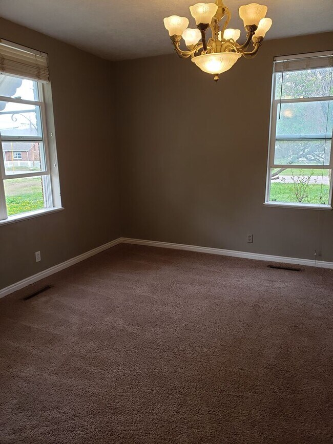 Building Photo - Charming Mt Pleasant Family Home