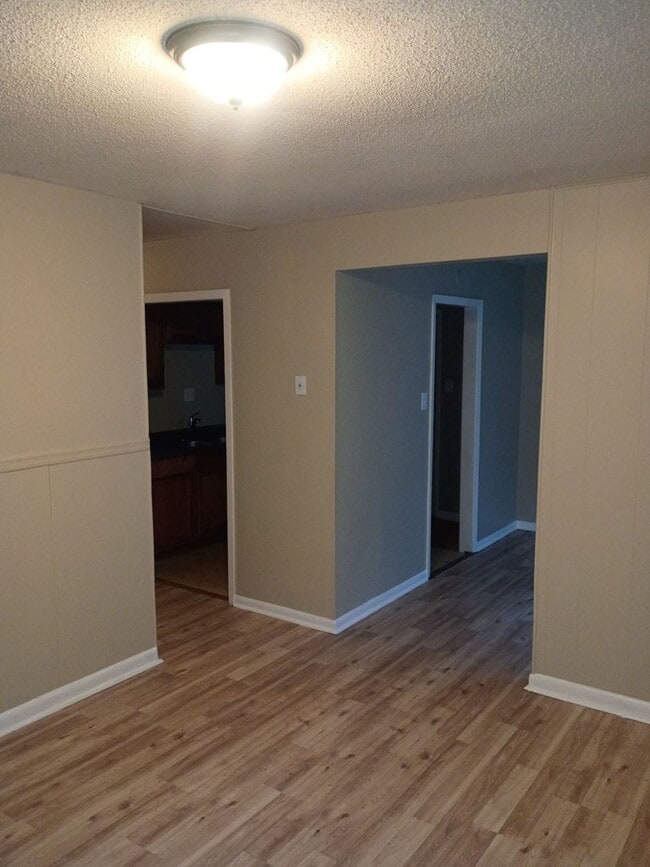 Foto del edificio - 4 Success Realty is now offering this 3 be...
