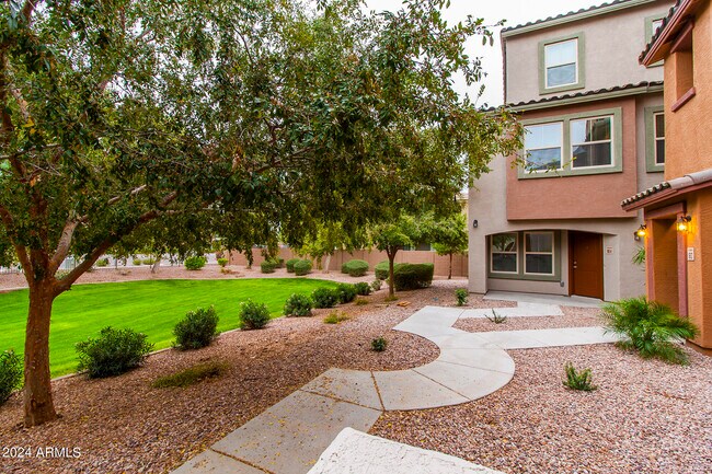 Building Photo - 1614 N 77th Glen