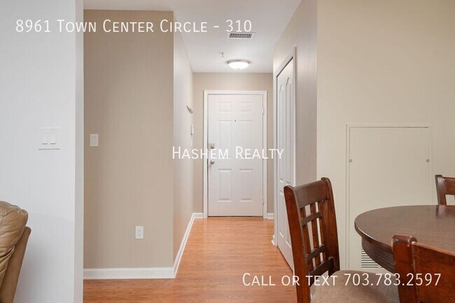 Building Photo - 8961 Town Center Cir